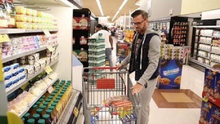 abdde-tuketici-guveni-agustosta-beklentileri-asti-X3E7RTvK.jpg