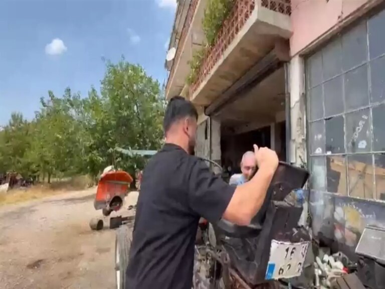 yanginla-mucadelede-traktoru-hasar-goren-ciftciye-destek-XfZUu8Bb.jpg