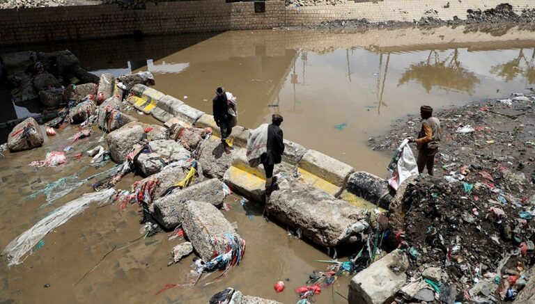 yemendeki-sel-felaketinde-olu-sayisi-7ye-yukseldi-CW353LCU.jpg