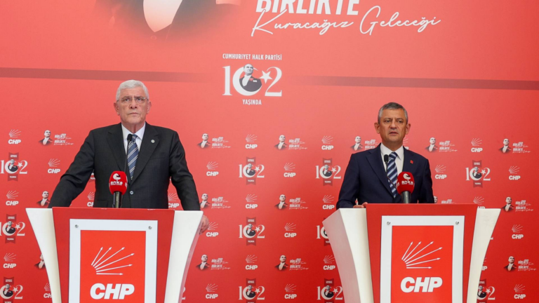 dervisoglundan-ozele-destek-ziyareti-iki-liderden-chp-istanbula-kayyim-karari-diger-secimleri-de-tartismaya-acar-cikisi-3djYADlb.png