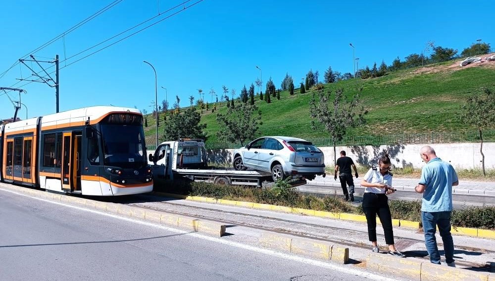 Eskişehir’de tramvayı durduran kaza