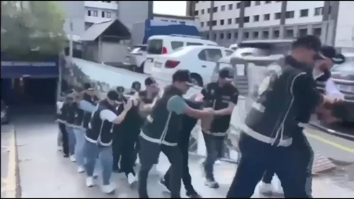 istanbulda-kursunlama-olayina-10-gozalti-9g8ODHuA.jpg