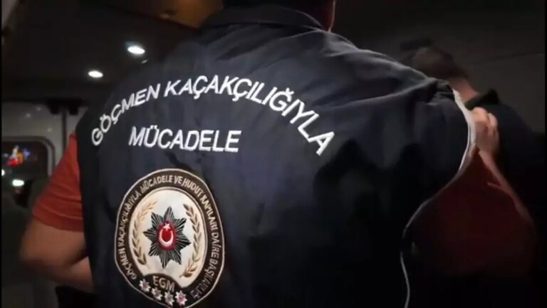 mersinde-12-duzensiz-gocmen-geri-gonderme-merkezine-teslim-edildi-UnYZq66v.jpg