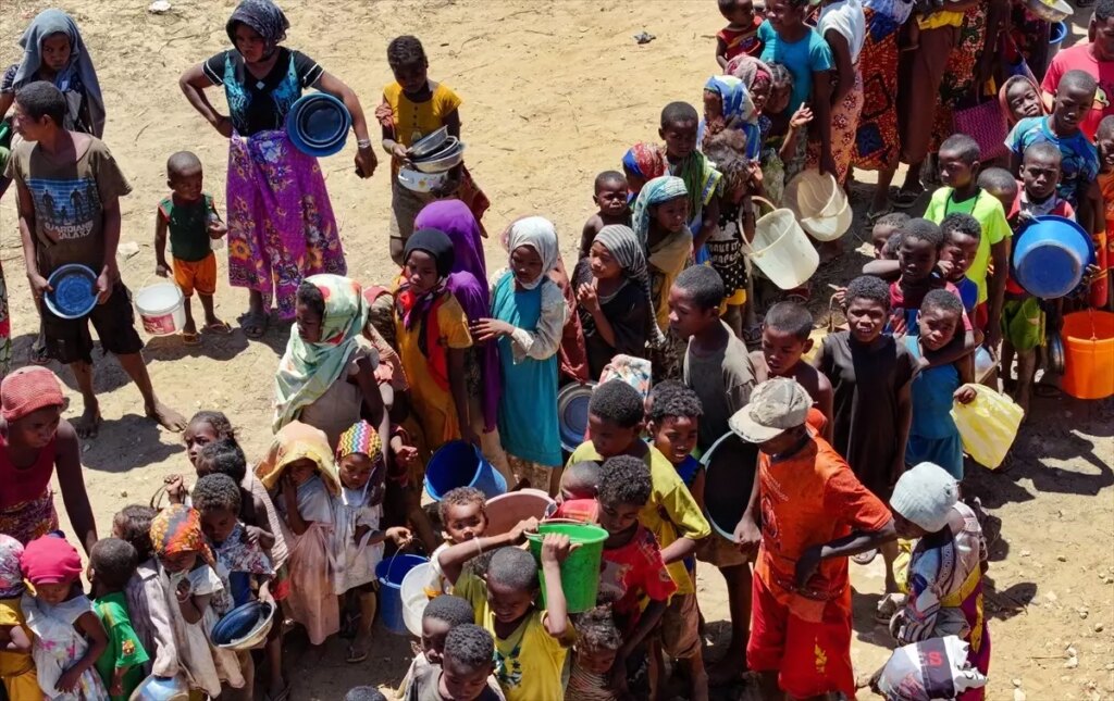 adana dernegi madagaskarda umut oluyor yKuh8wun.jpg