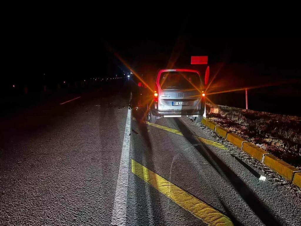 afyonkarahisarda tir ve hafif ticari arac carpisti aT4cvke6.jpg