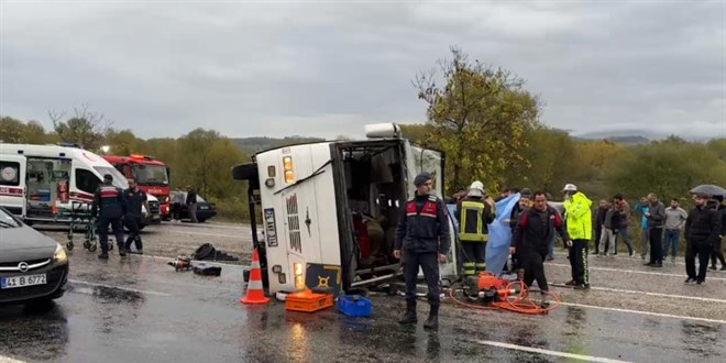 bartinda isci servisi devrildi 1 olu 16 yarali pQDdUzNv.jpg