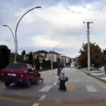boluda yaya gecidinde kaza 4 yasindaki cocuk yaralandi Xctv3tmf.jpg