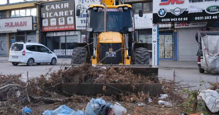 bursa-niluferden-besevler-sanayi-sitesine-kapsamli-temizlik-qdcuKAEg.webp