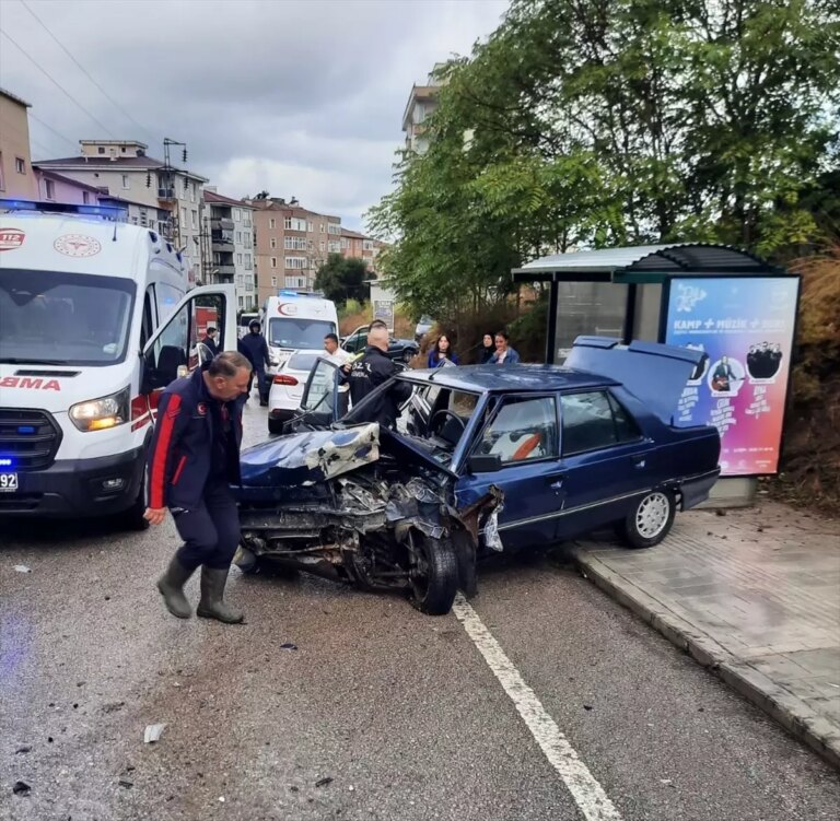 sinopta-trafik-kazasi-4-yarali-NJIrxkjf.jpg