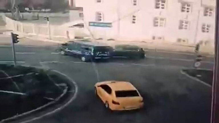 makam araci jandarma minibusune carpti 2 asker yaralandi sUdbD8wE.jpg