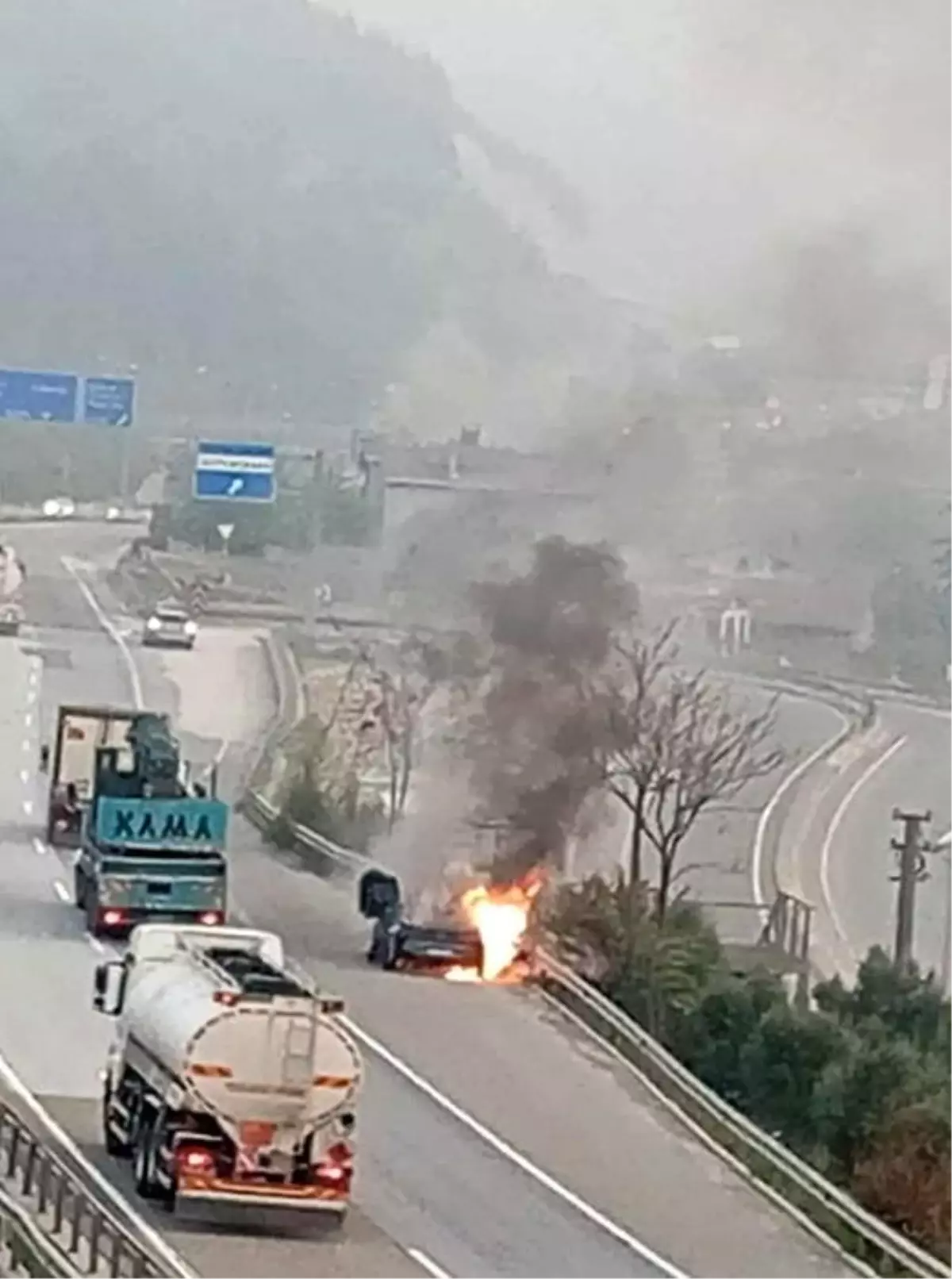 pamukovada seyir halindeki otomobil alev aldi SNSZKuxv.jpg