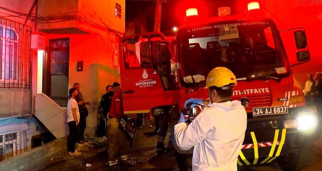 Eyüpsultan’da Korkutan Yangın: 4 Kişi Ağır Yaralandı