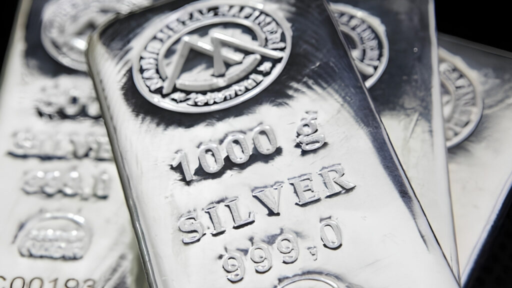Gümüş Yükseliyor, Altın Düşüşte: Değerli Metaller Piyasasında Ayrışma
