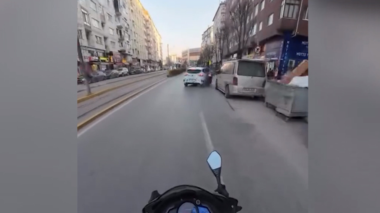 Motosiklet Kazasında Ölüm Kıl Payı Atlattı: Kaza Anı Kamerada