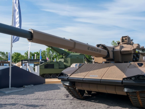 Uzaktan kumandalı dev tank görücüye çıktı: 1.500 beygir gücünde