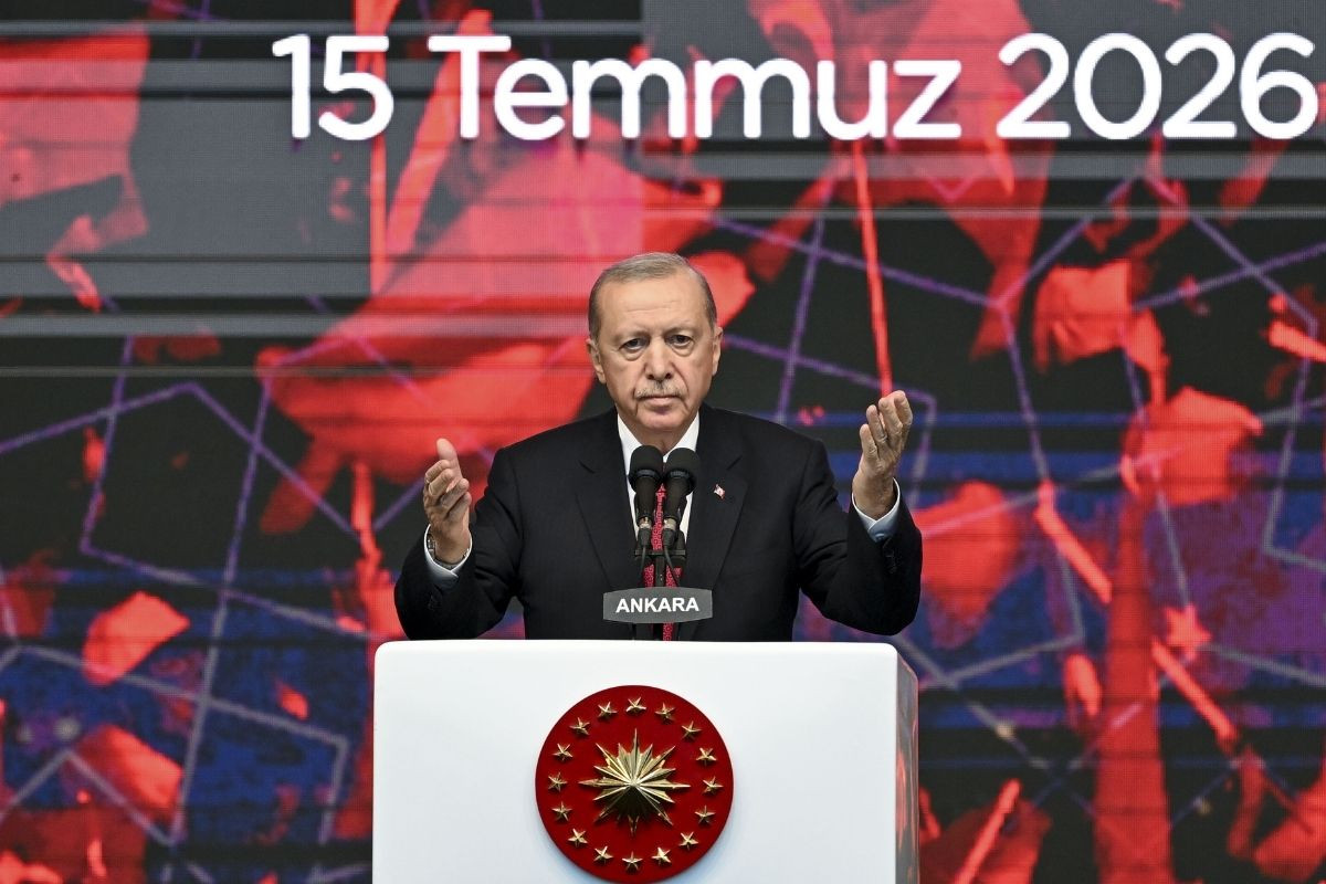 Cumhurbaskani erdogan genci yaslisi kadini erkegiyle 15 temmuz gecesi milletimiz muazzam bir destan yazmistir v35wQwI3